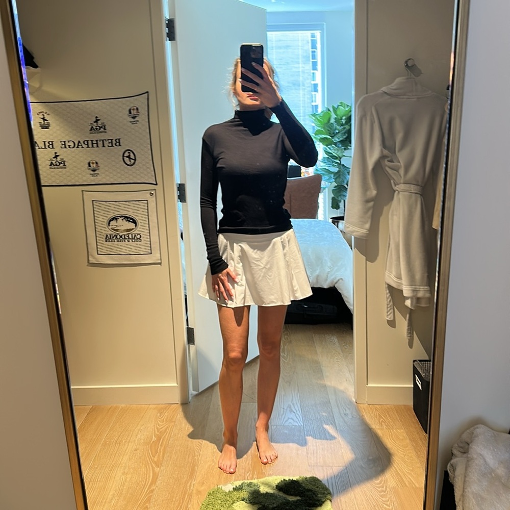 Vince Black TurtleNeck Black Longsleeve - Picture 5 of 5